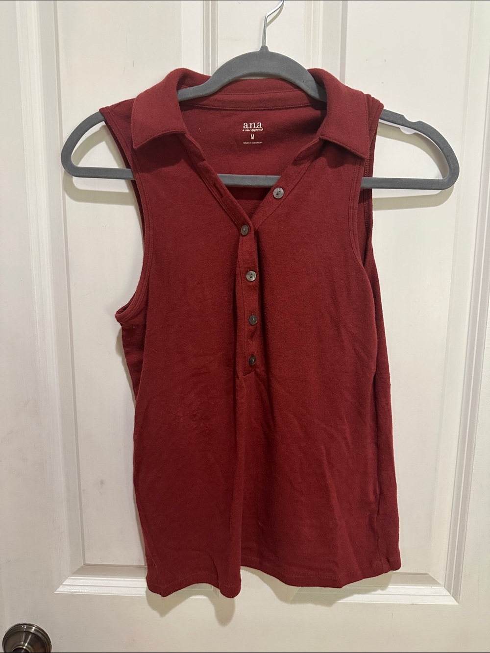 NORDSTROM RED SLEEVELESS BUTTON UP TANK TOP